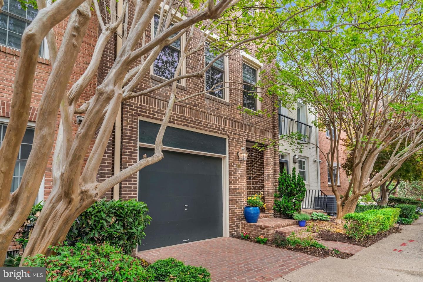 1118 N Pitt Street N photo 4