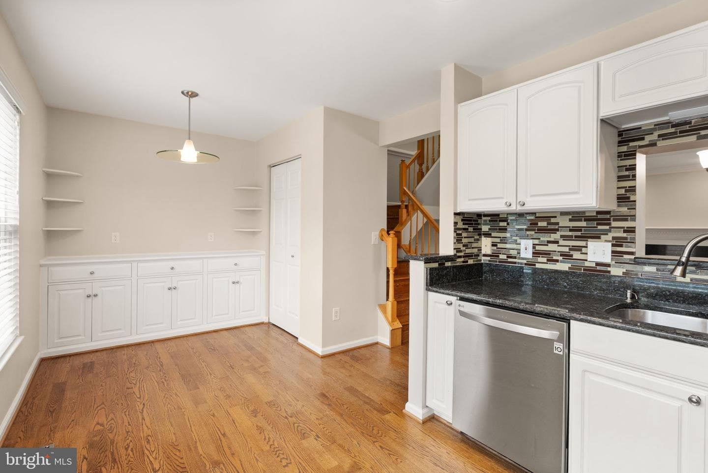 917 Rolfe Place photo 41