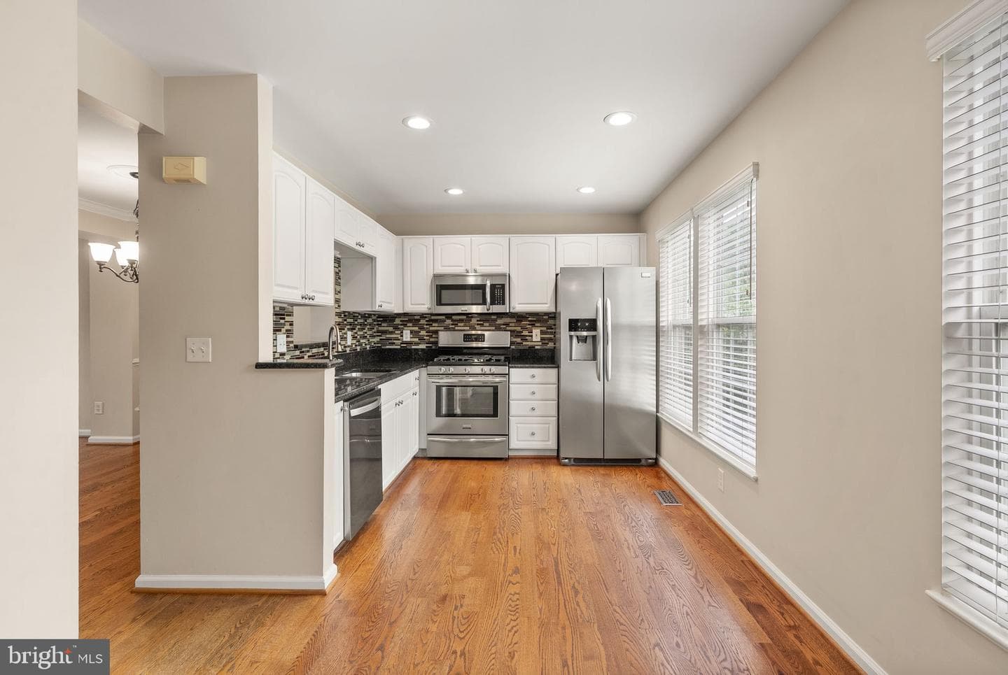 917 Rolfe Place photo 42
