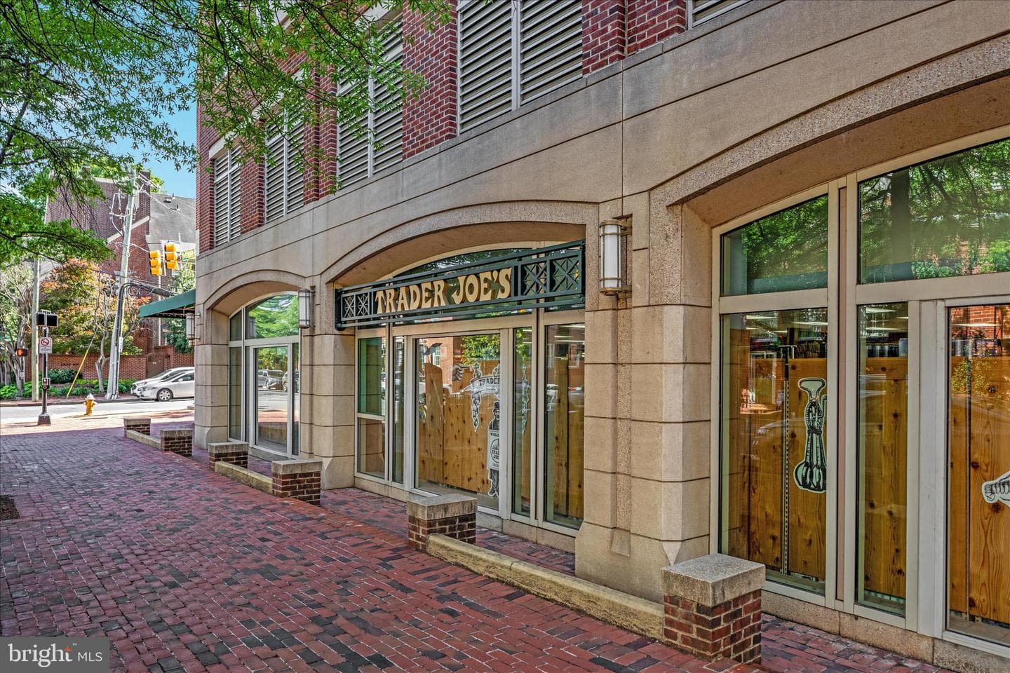 523 N Alfred Street photo 31