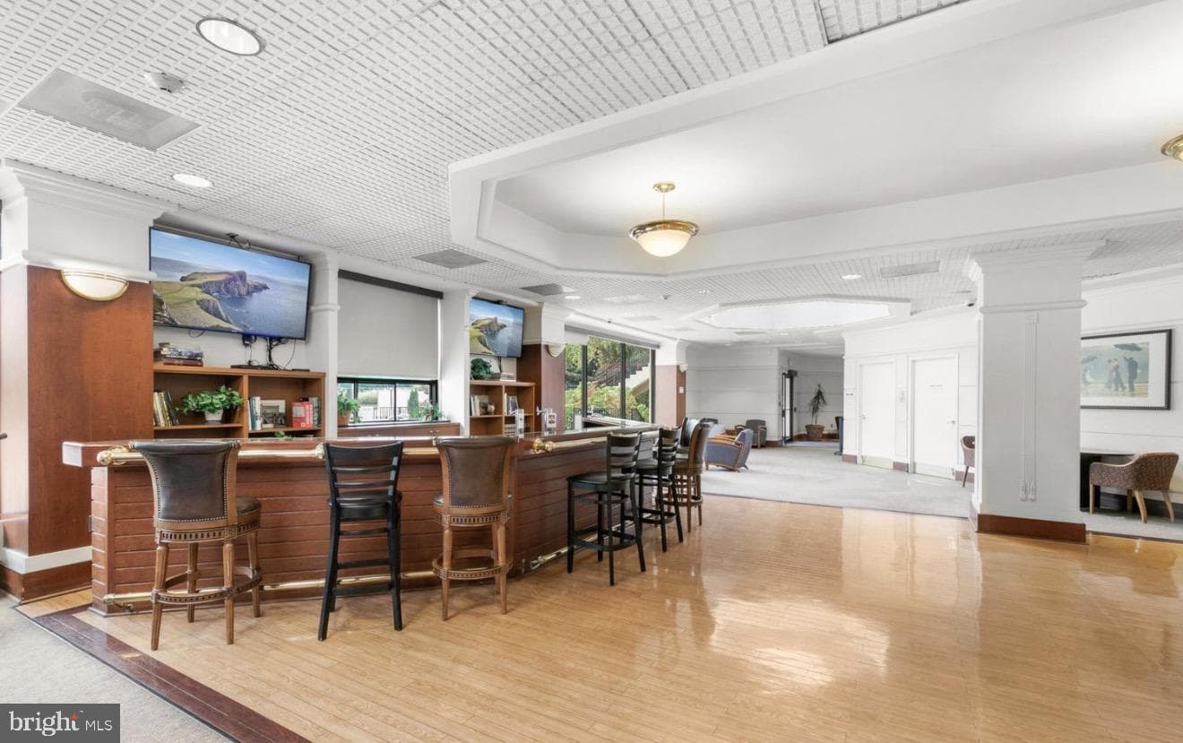 307 Yoakum Parkway #706 photo 35