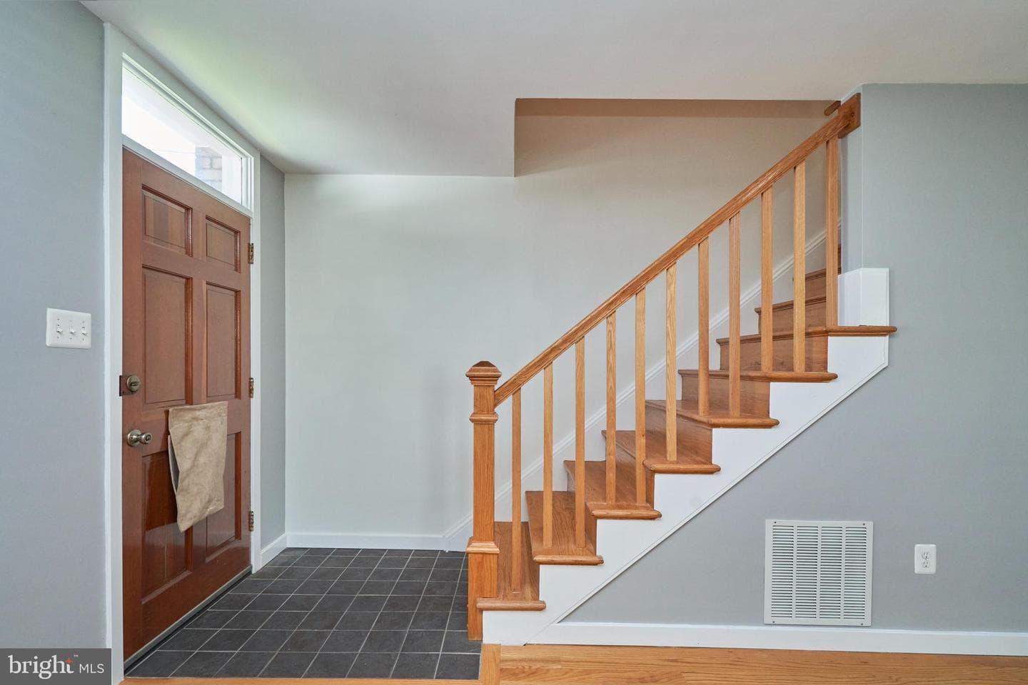 327 Laverne Avenue photo 5