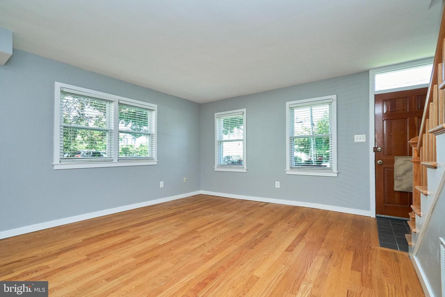 327 Laverne Avenue photo 9