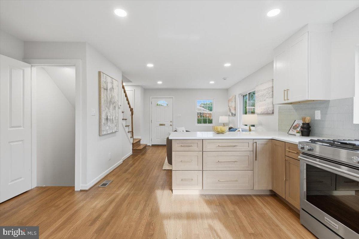 115 S Iris Street photo 14