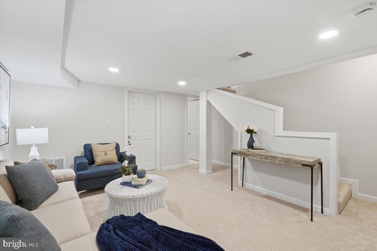 115 S Iris Street photo 18