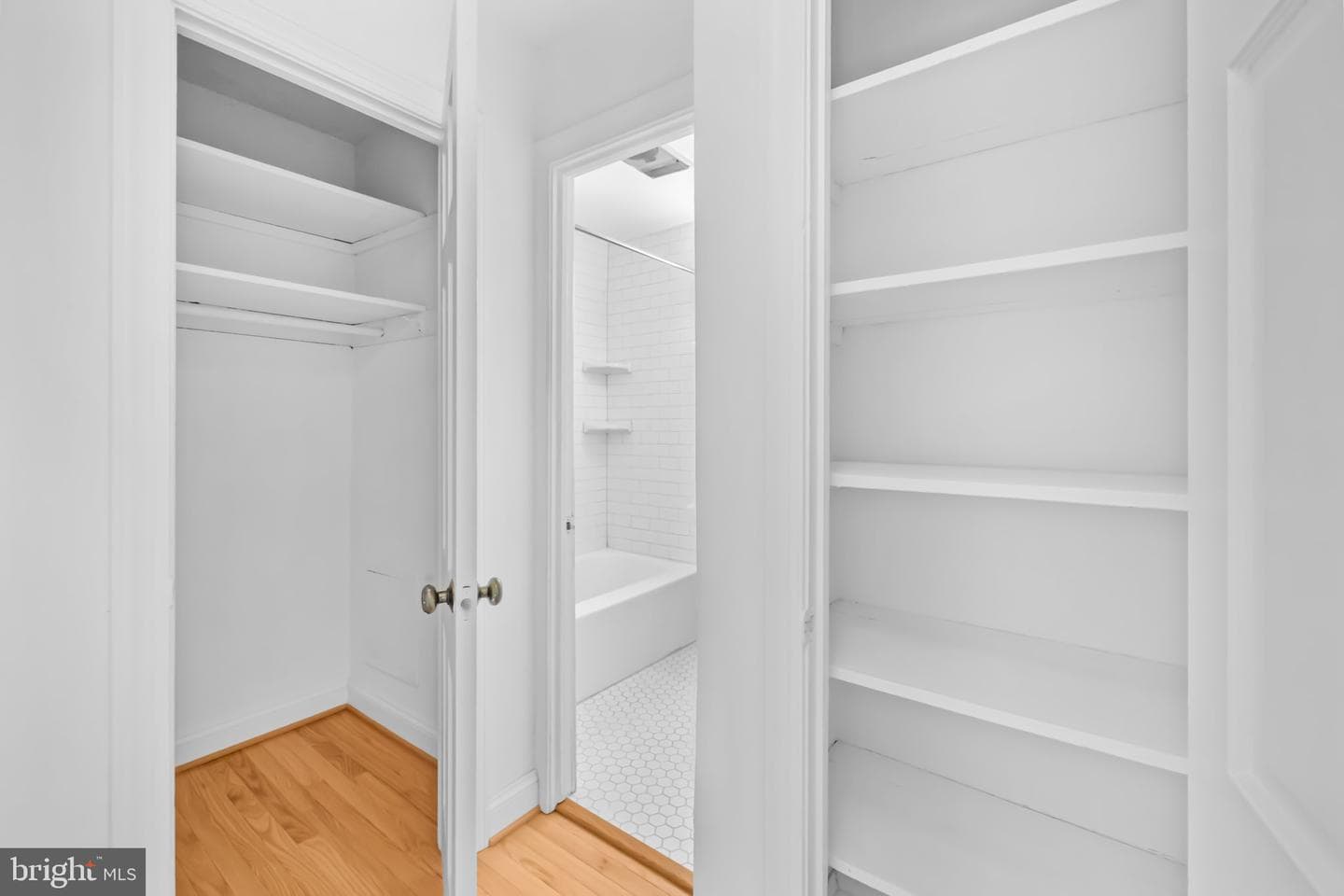 1630 W Abingdon Drive #302 photo 14