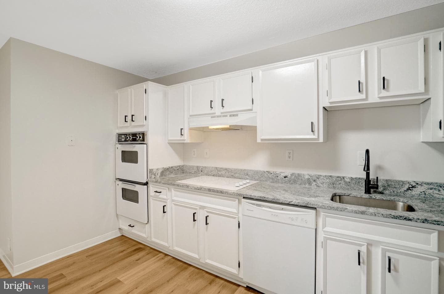 307 Yoakum Parkway #1406 photo 18