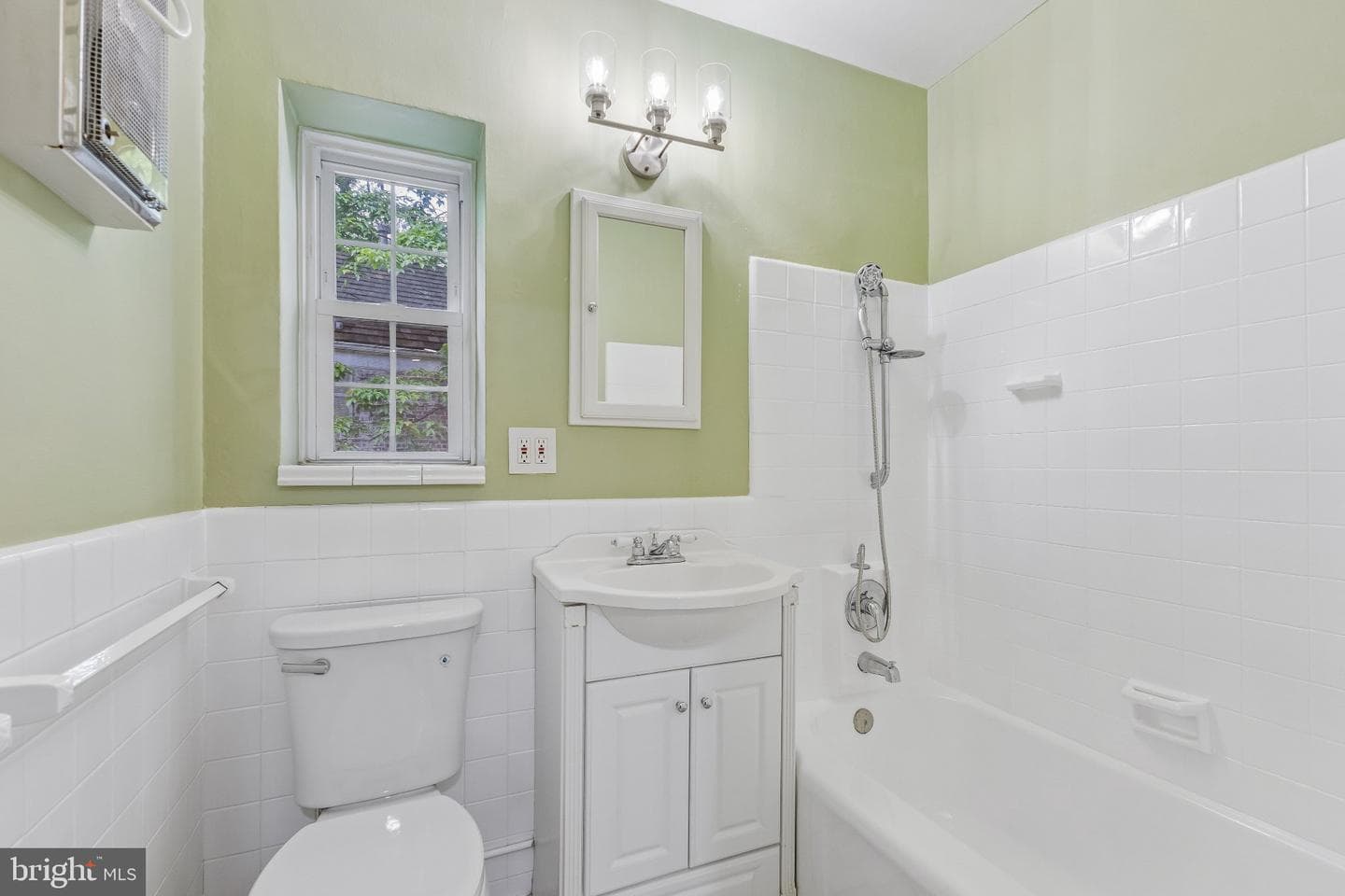 1024 Valley Drive photo 14