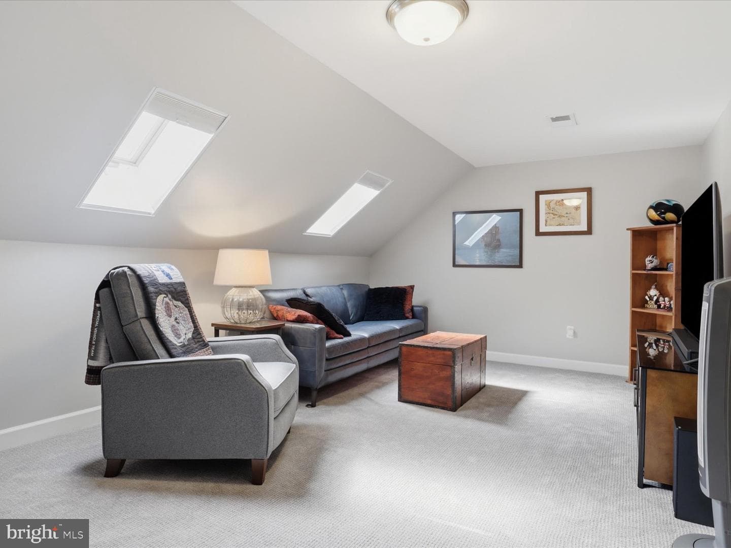 2712 Kenwood Avenue photo 38