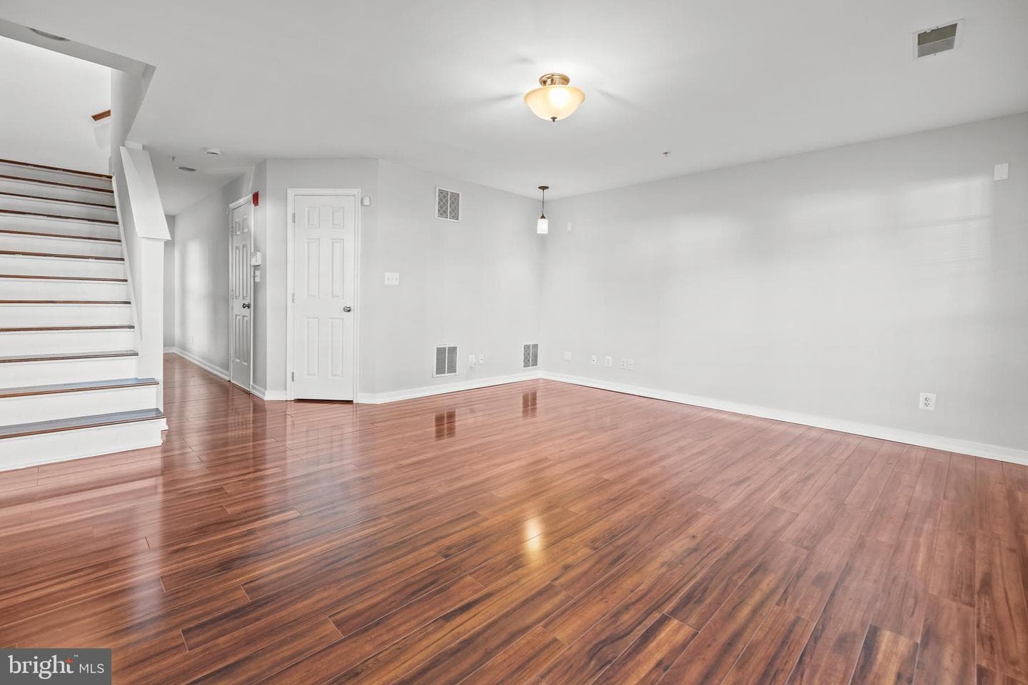 101 Martin Lane photo 13