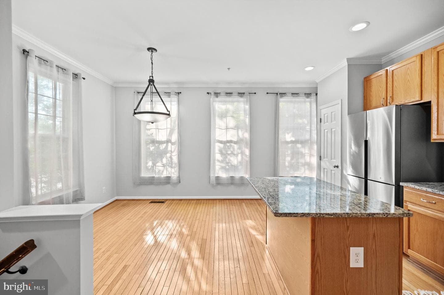 101 Martin Lane photo 15