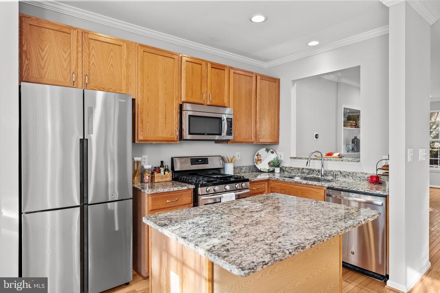 101 Martin Lane photo 18