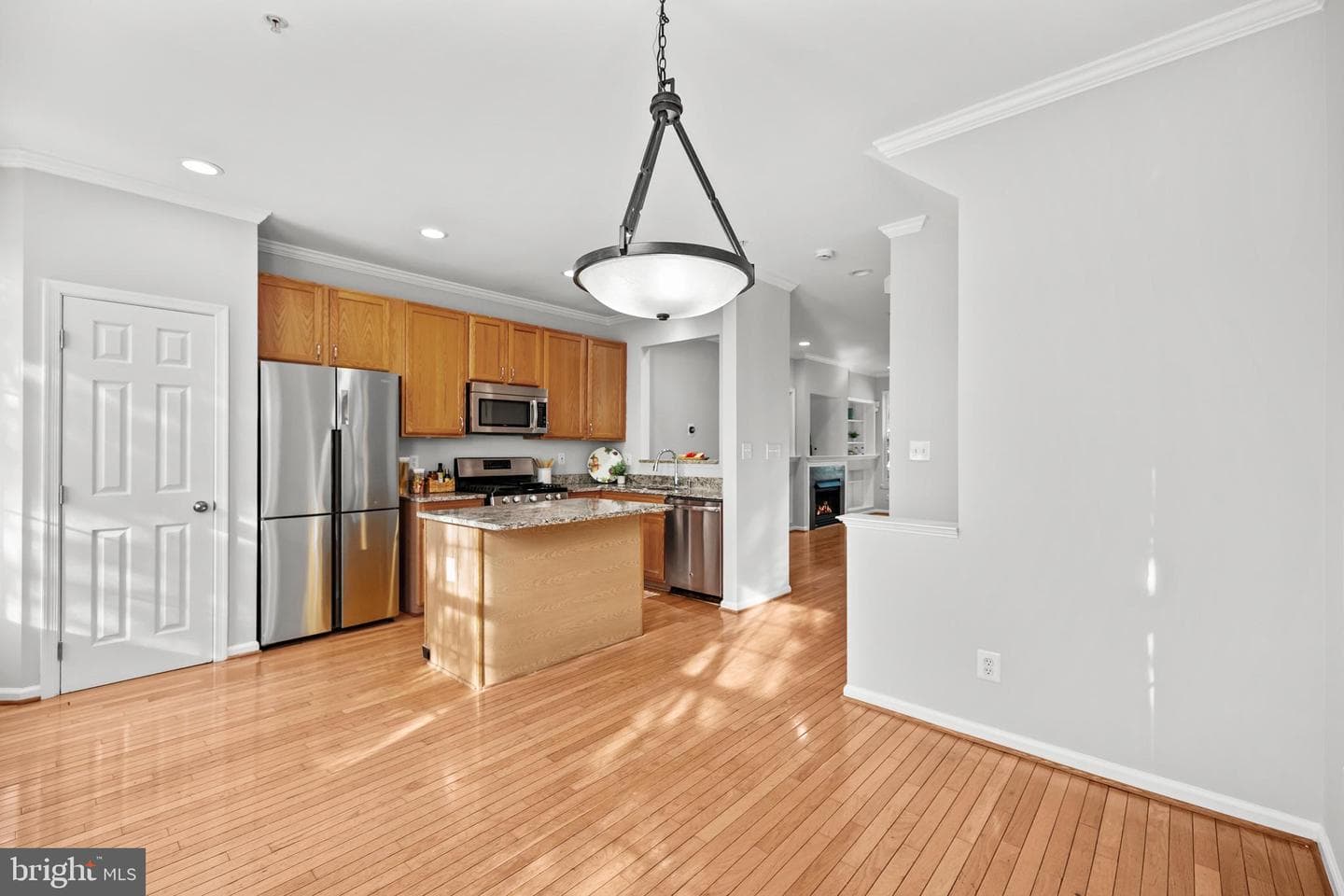 101 Martin Lane photo 24