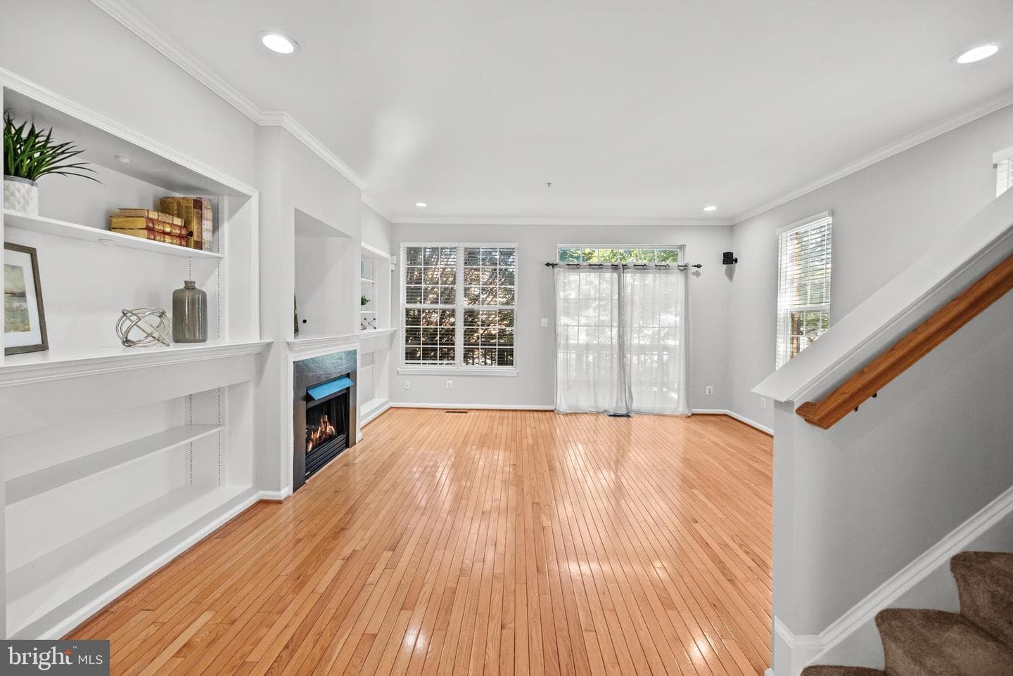 101 Martin Lane photo 27