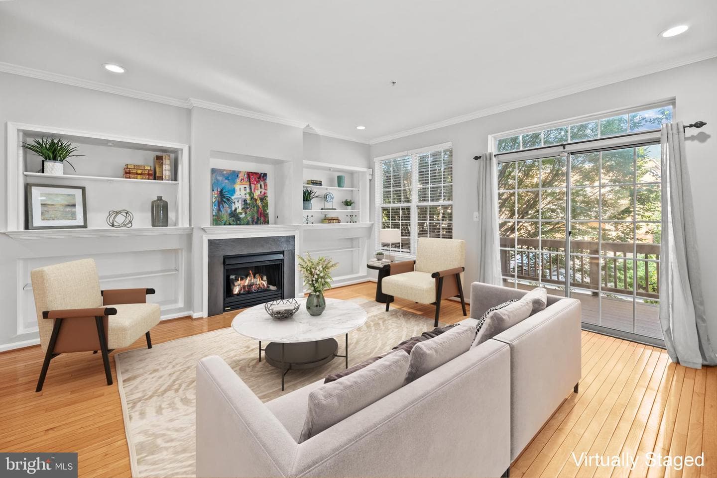 101 Martin Lane photo 31