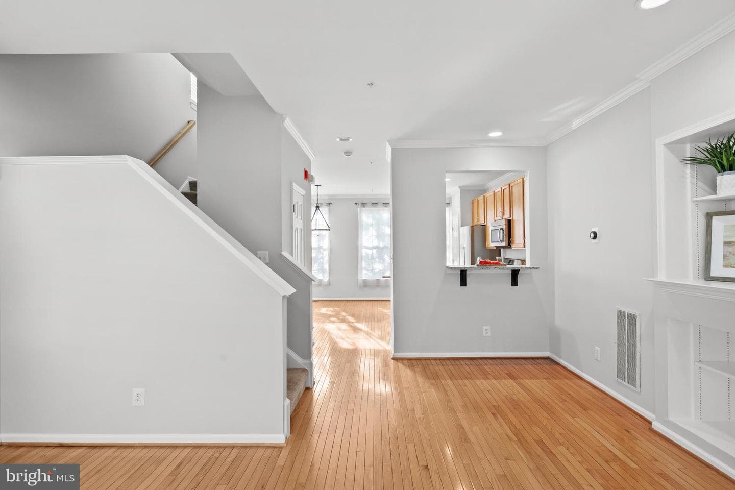101 Martin Lane photo 37