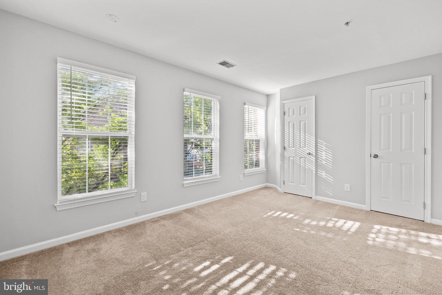 101 Martin Lane photo 45