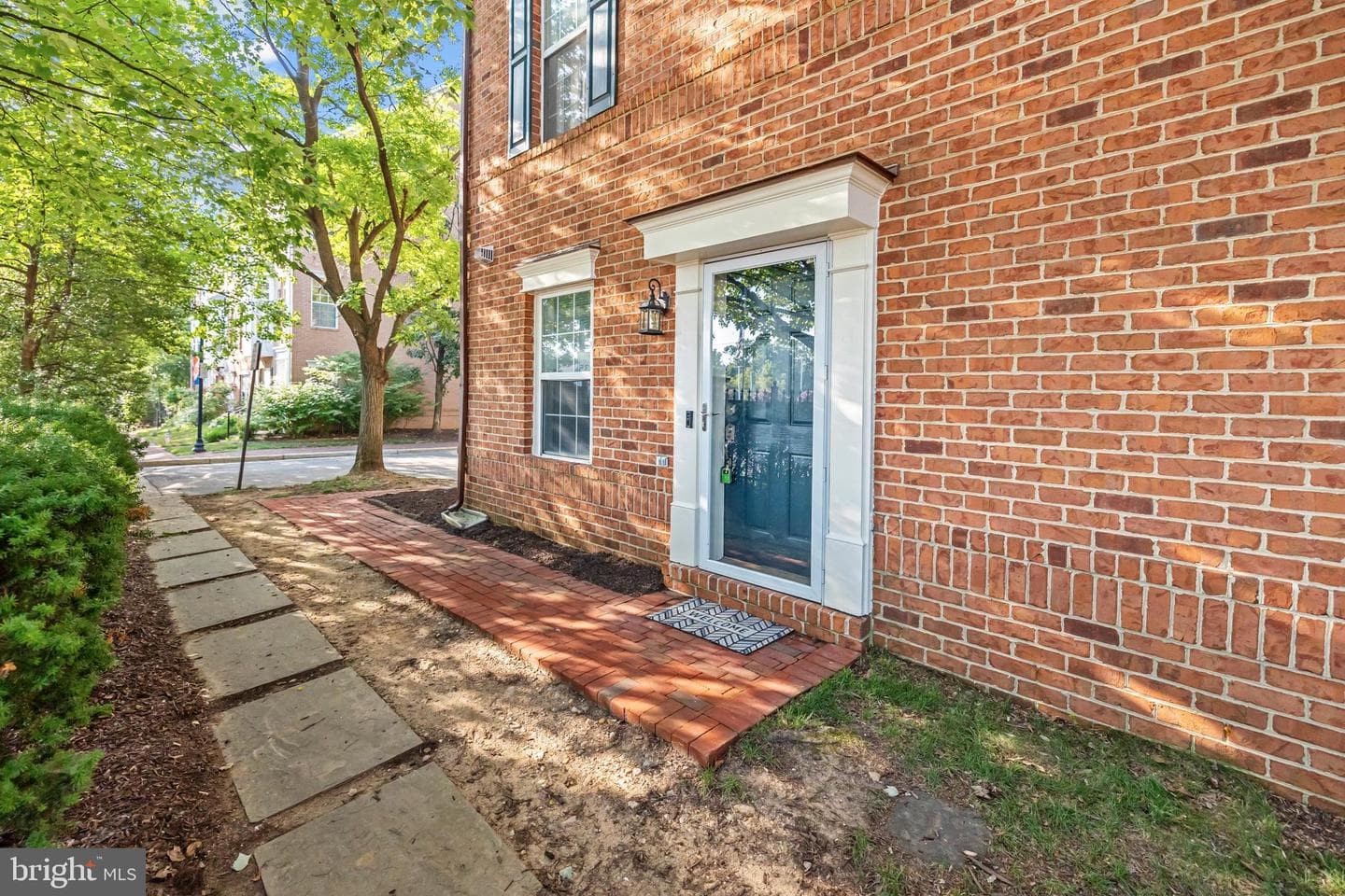 101 Martin Lane photo 5