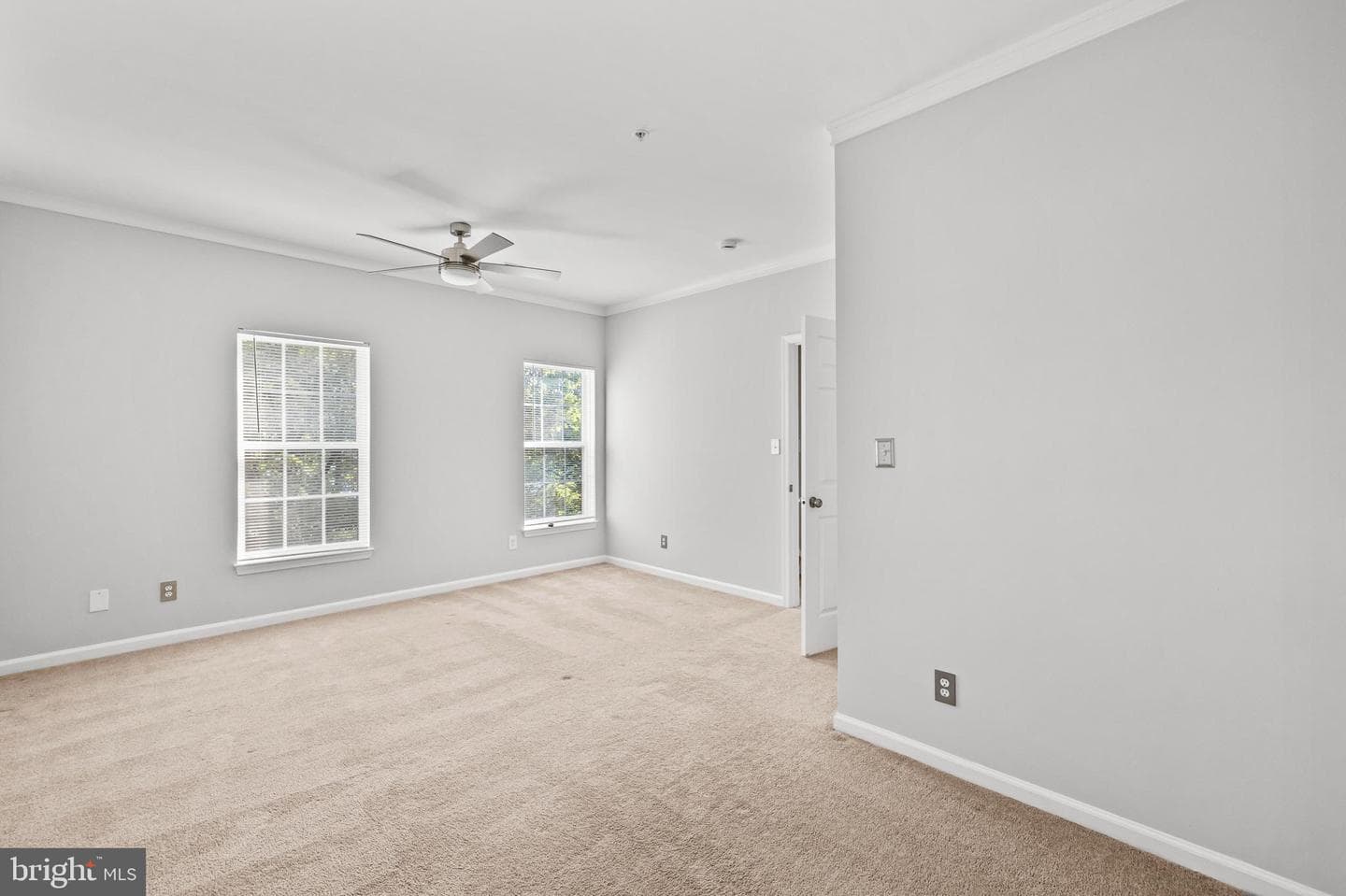 101 Martin Lane photo 53