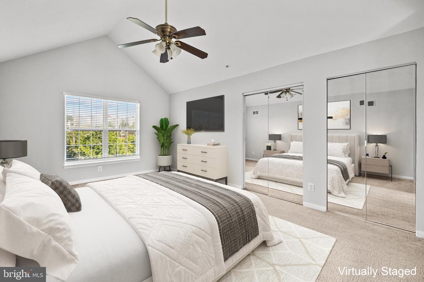 101 Martin Lane photo 57