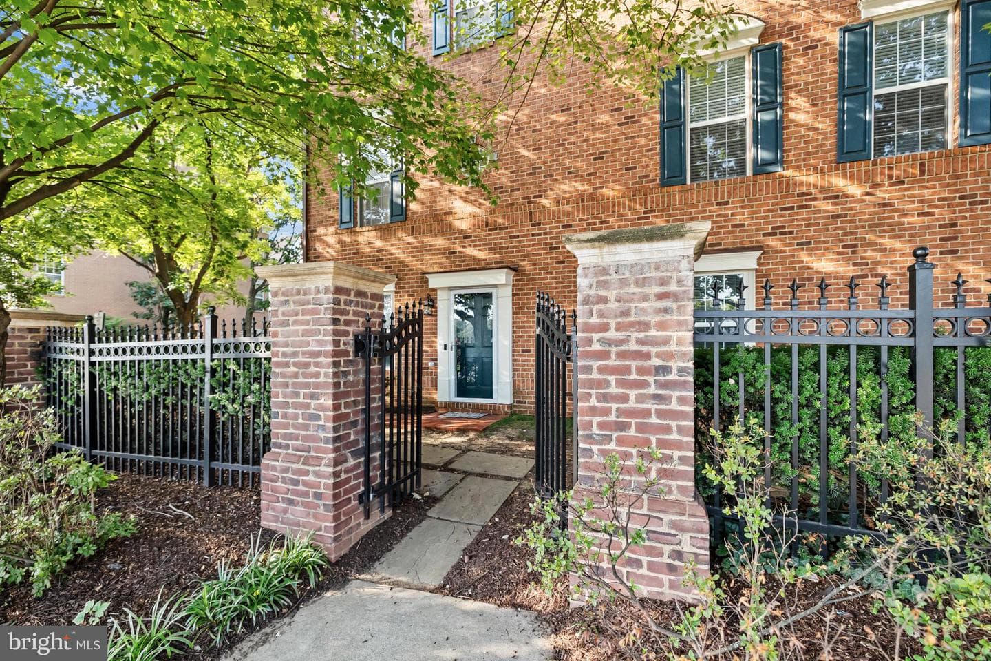 101 Martin Lane photo 6