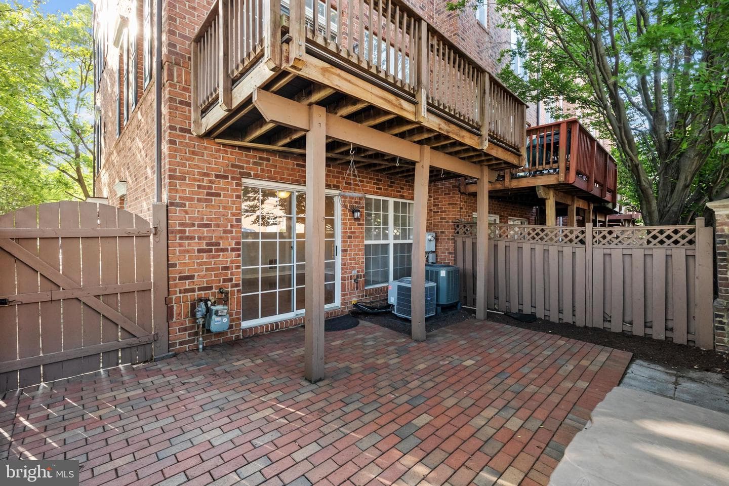 101 Martin Lane photo 69