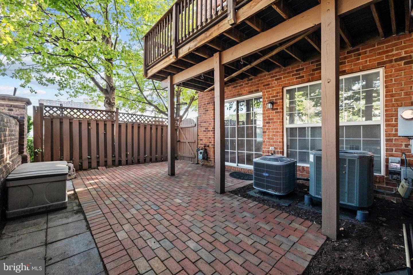 101 Martin Lane photo 70