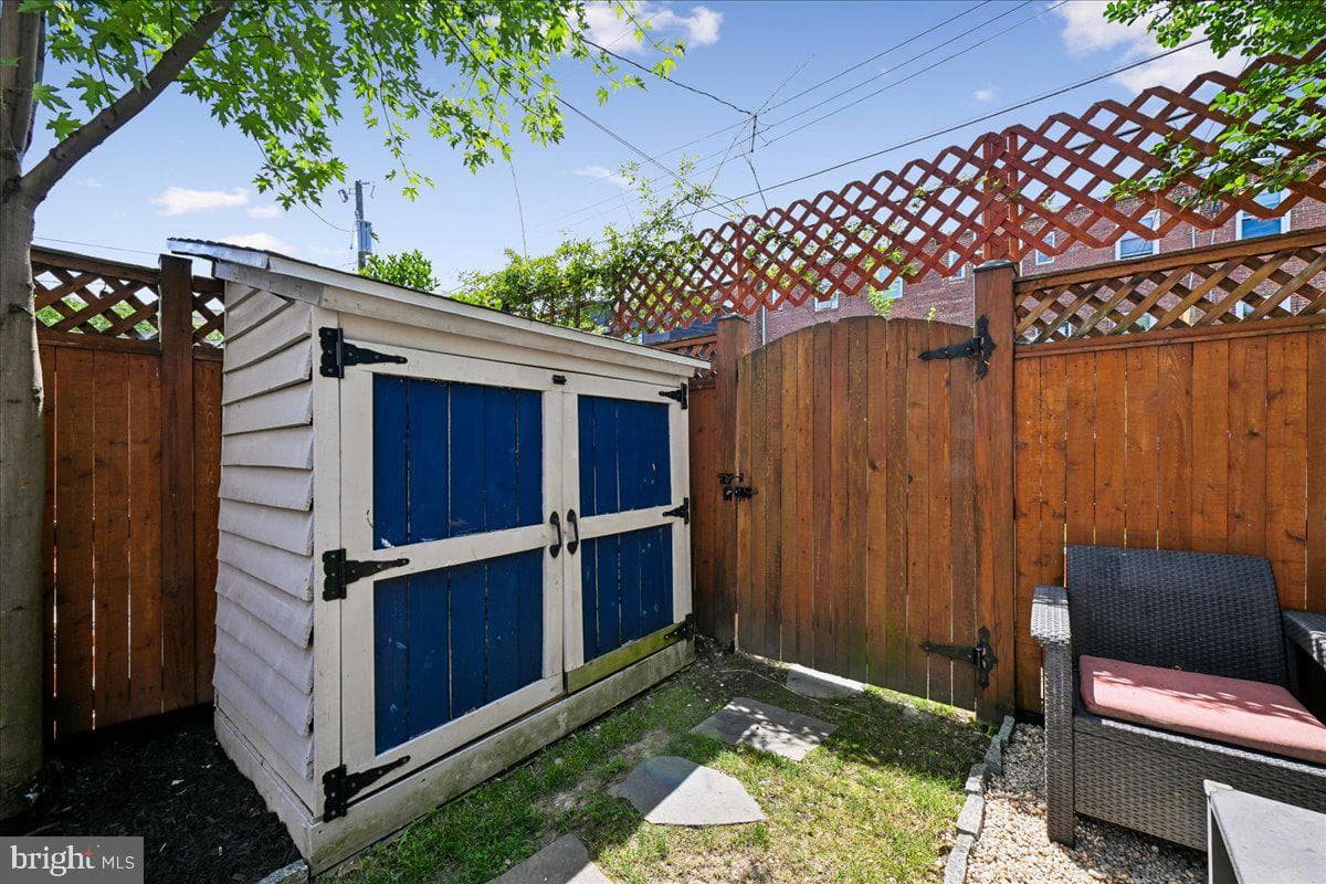 533 E Luray Avenue photo 5