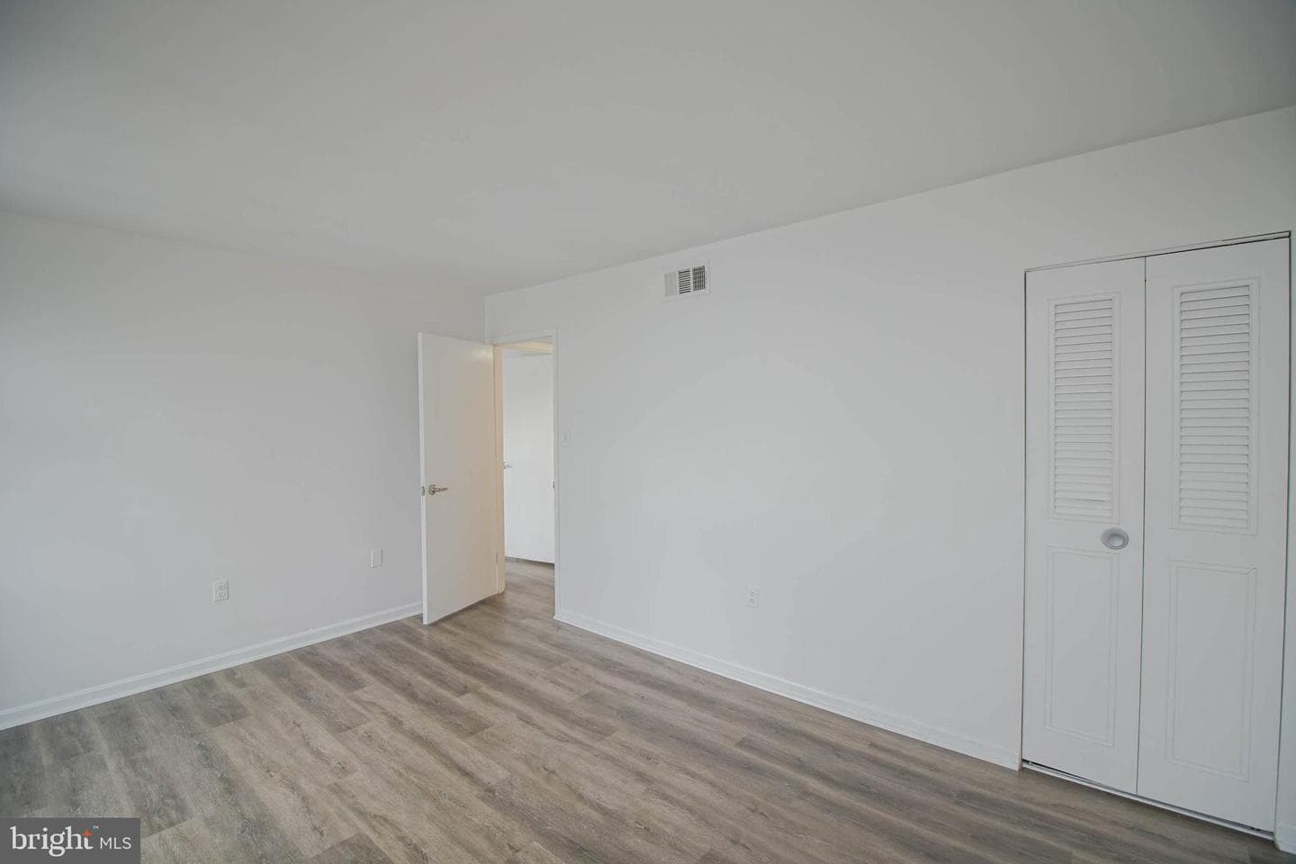 6 Canterbury Square #301 photo 14