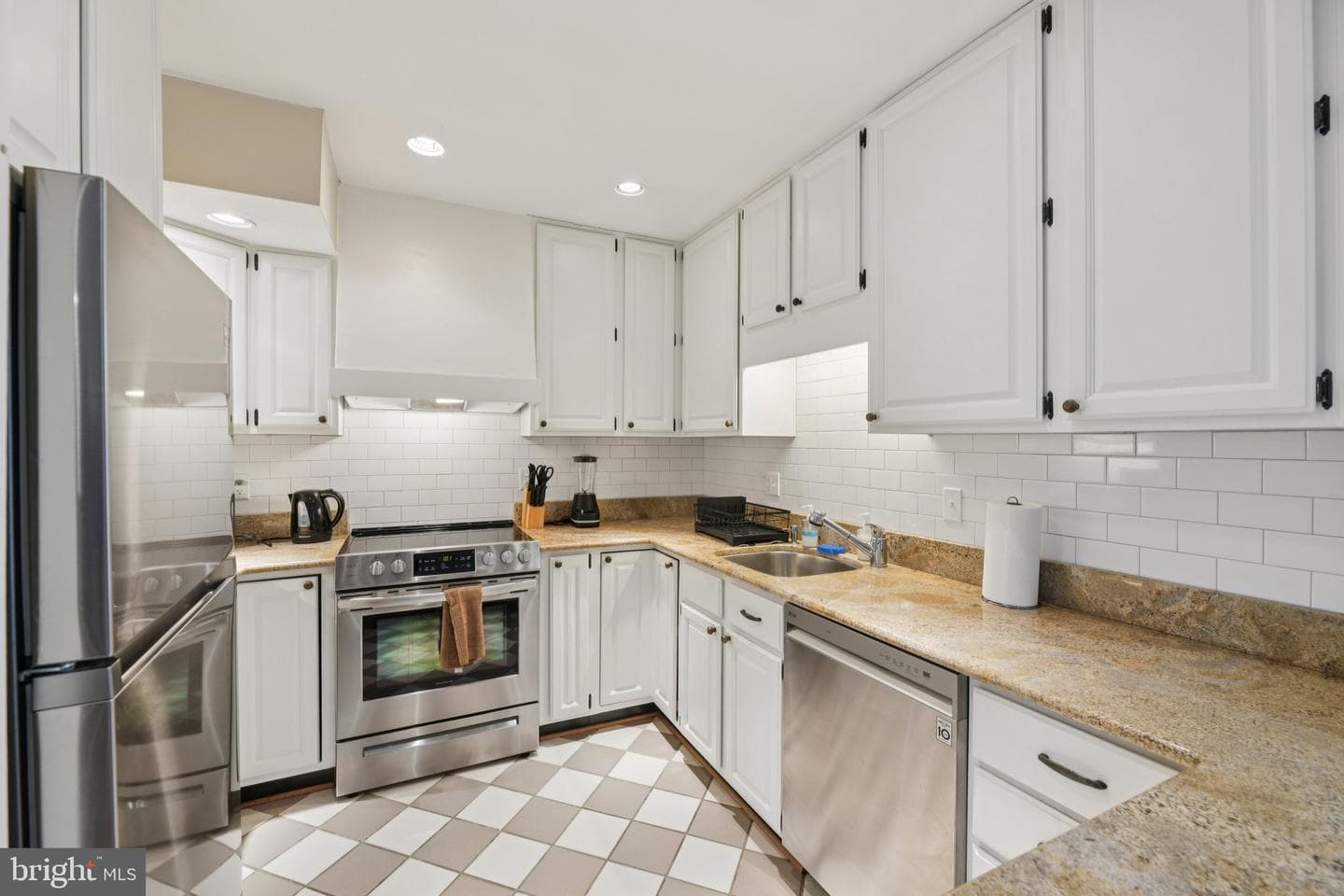 10 Irving Court photo 16