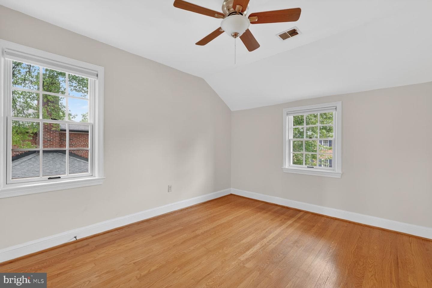 105 Adams Avenue photo 32