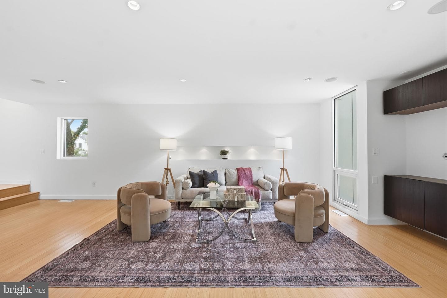 213 E Raymond Avenue photo 3