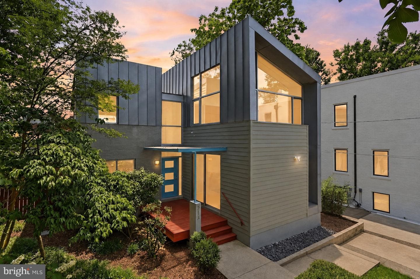 213 E Raymond Avenue photo 33