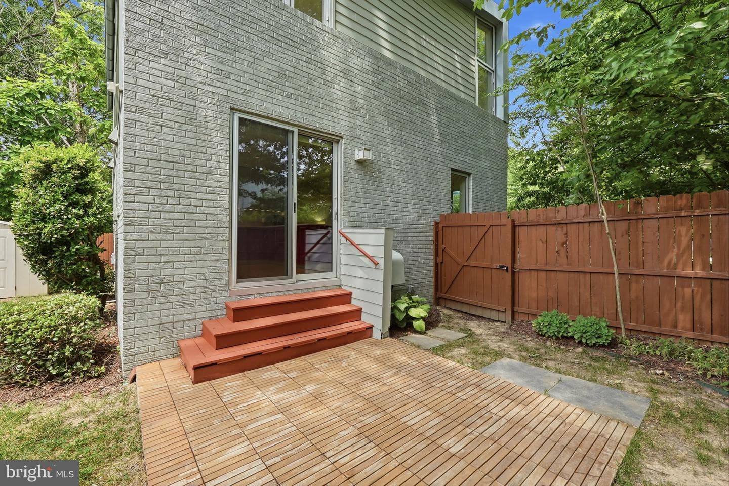 213 E Raymond Avenue photo 39