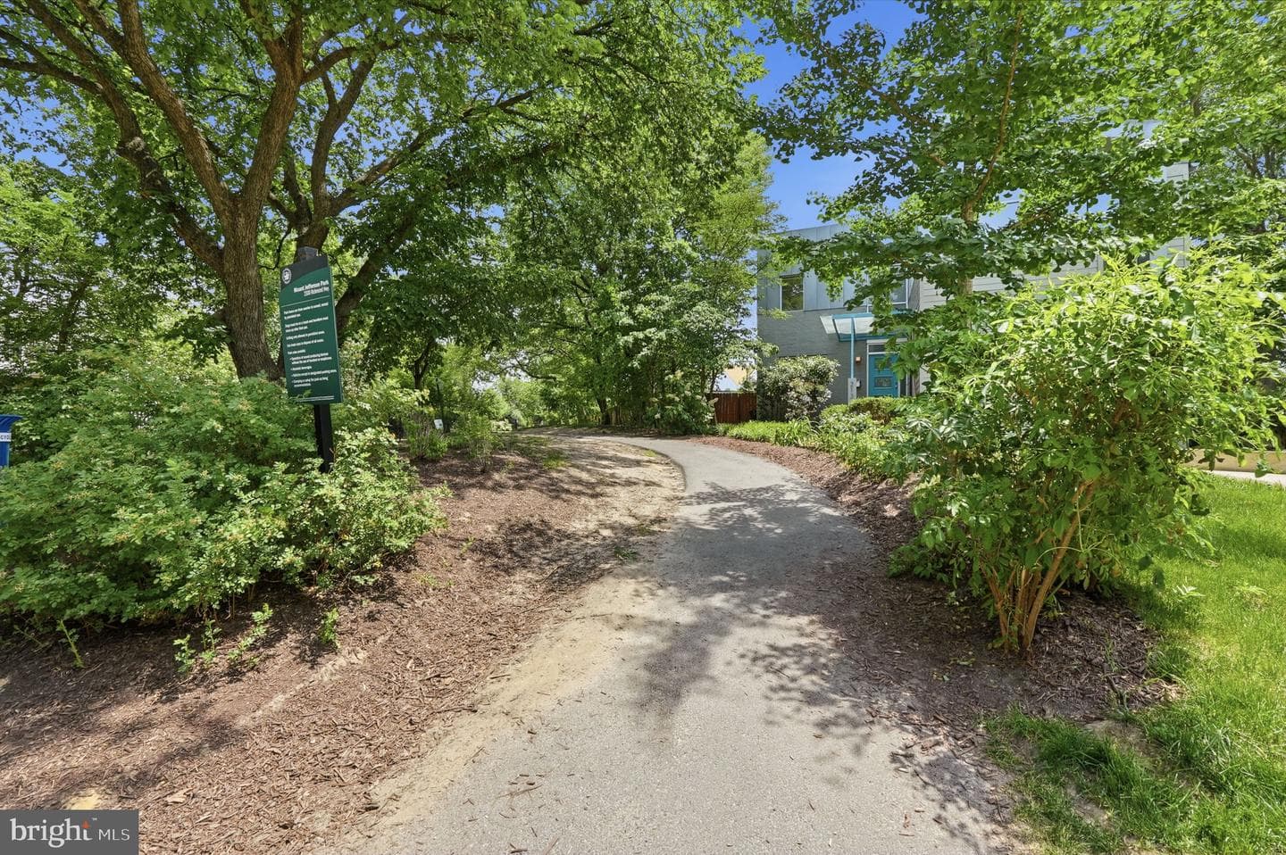 213 E Raymond Avenue photo 41