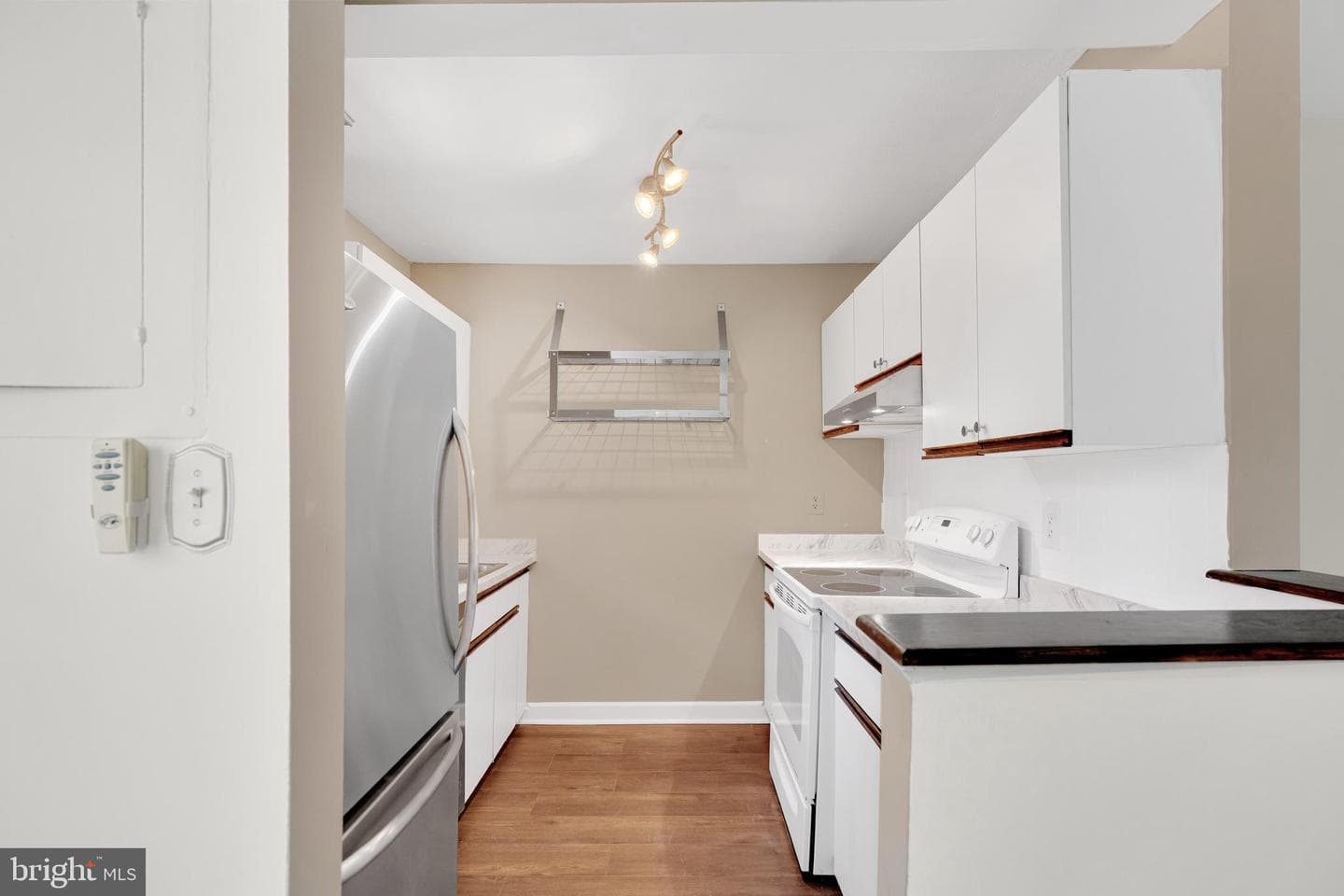 1700 W Abingdon Drive #203 photo 19