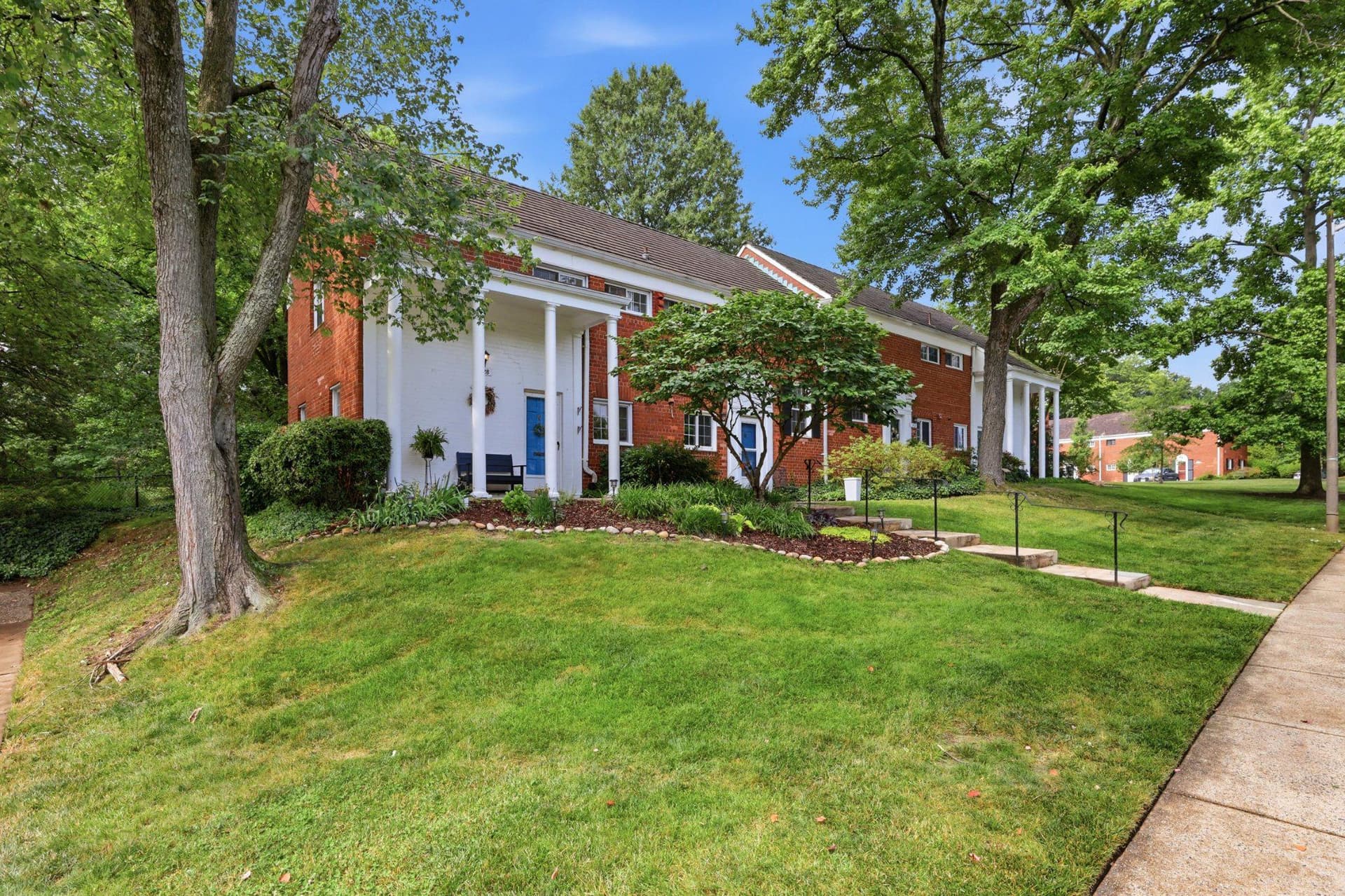 3128 Martha Custis Drive photo 2