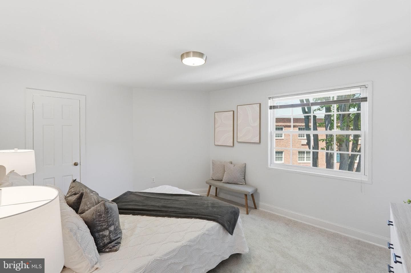 1608 W Abingdon Drive #302 photo 15