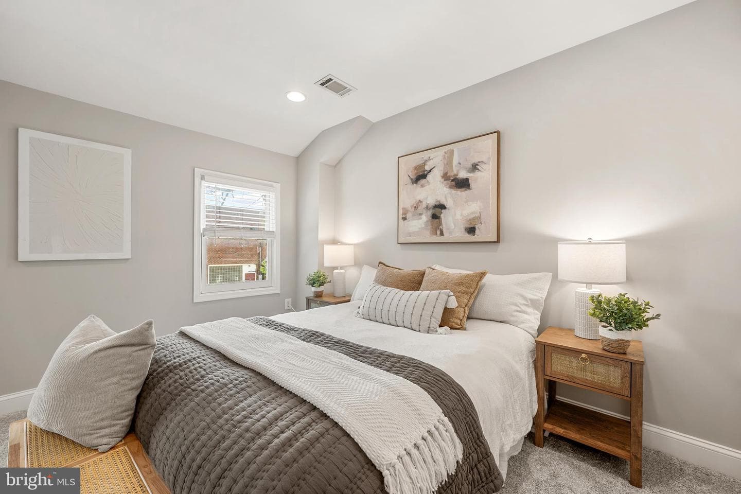 1111 Queen Street photo 18