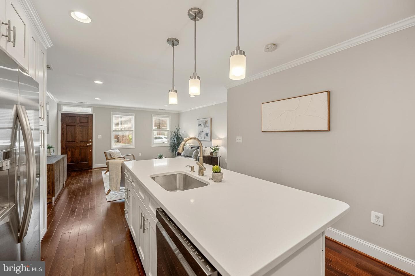 1111 Queen Street photo 7