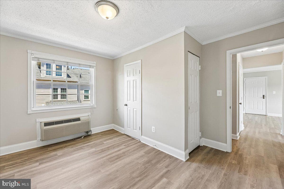 1708 W Abingdon Drive #301 photo 18
