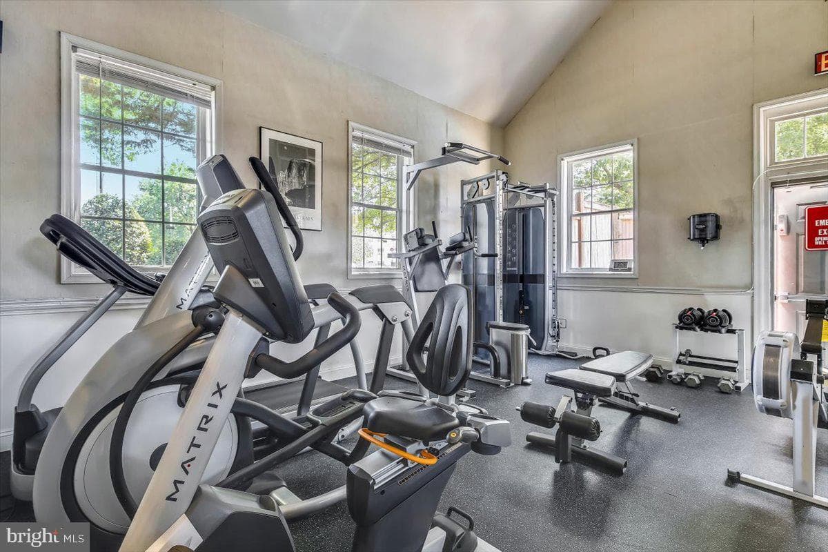 1708 W Abingdon Drive #301 photo 29
