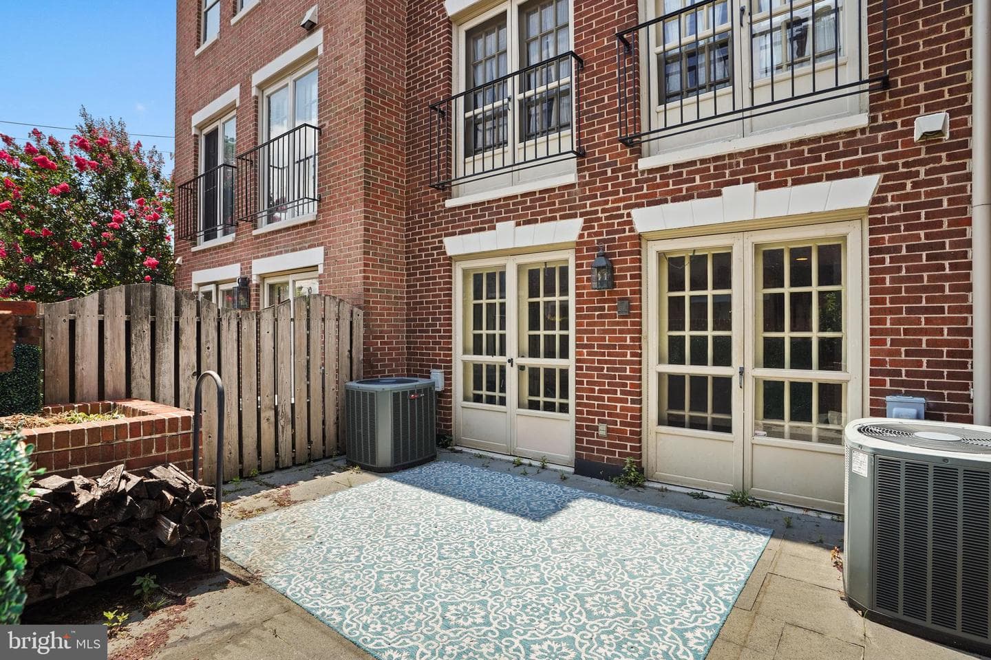 686 S Columbus Street photo 12