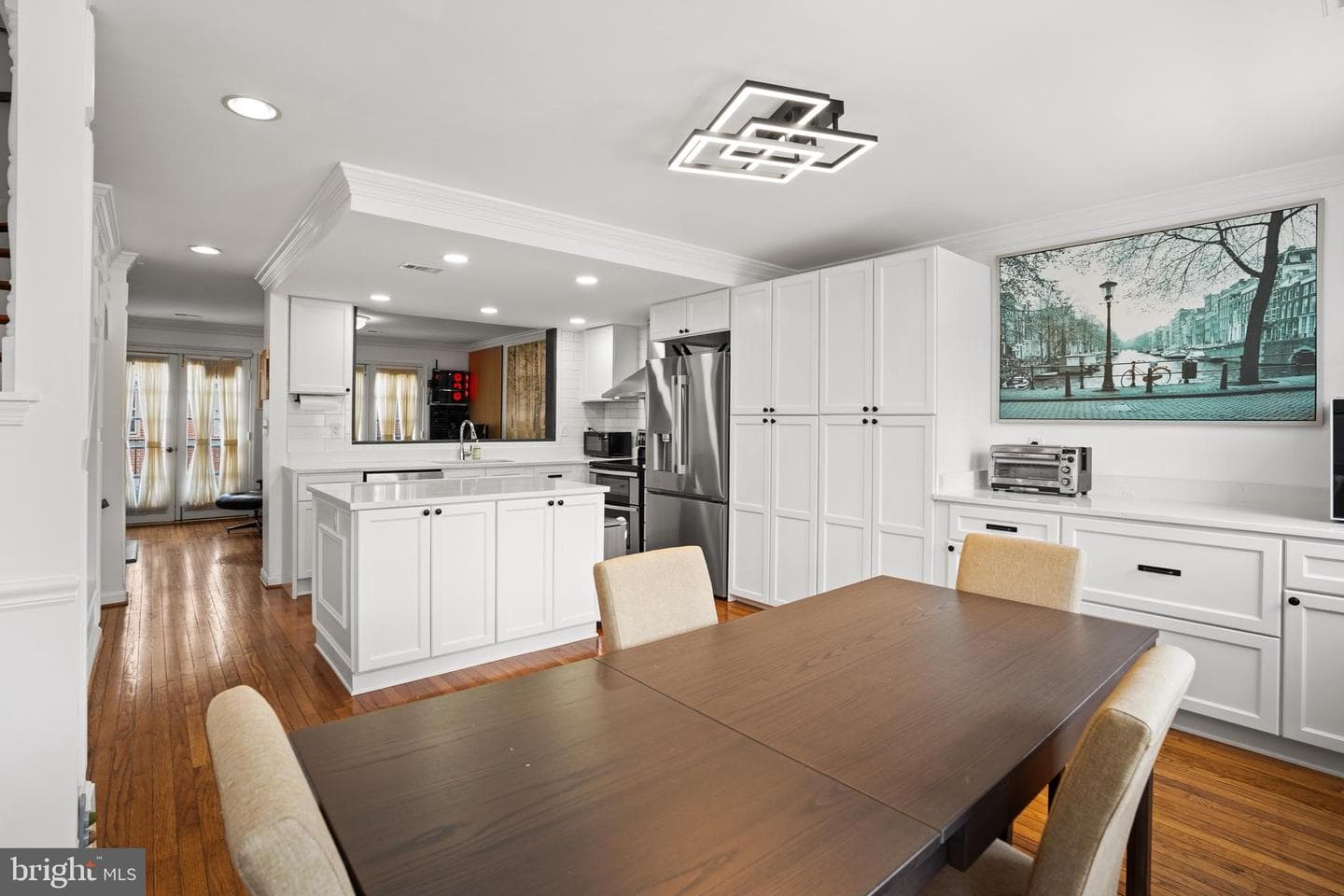 686 S Columbus Street photo 17