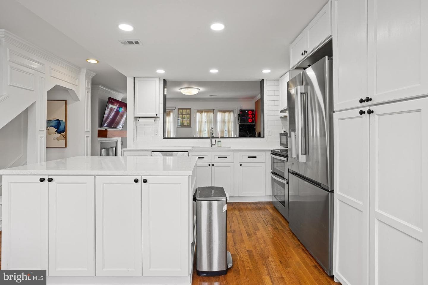 686 S Columbus Street photo 19