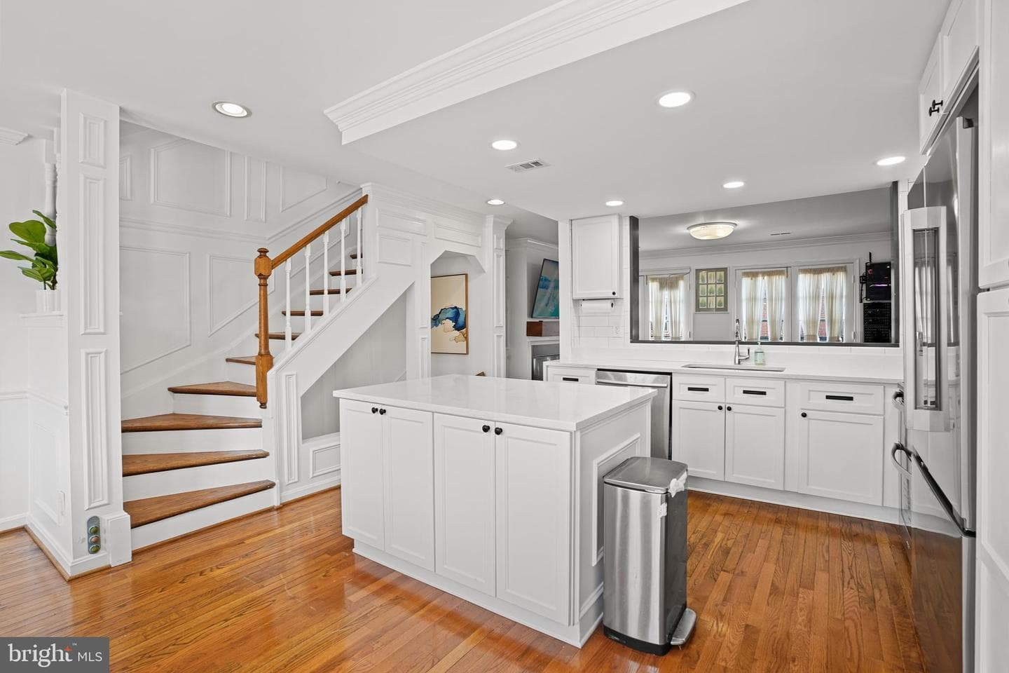 686 S Columbus Street photo 23