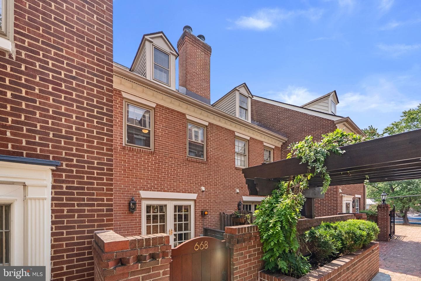 668 S Columbus Street photo 13