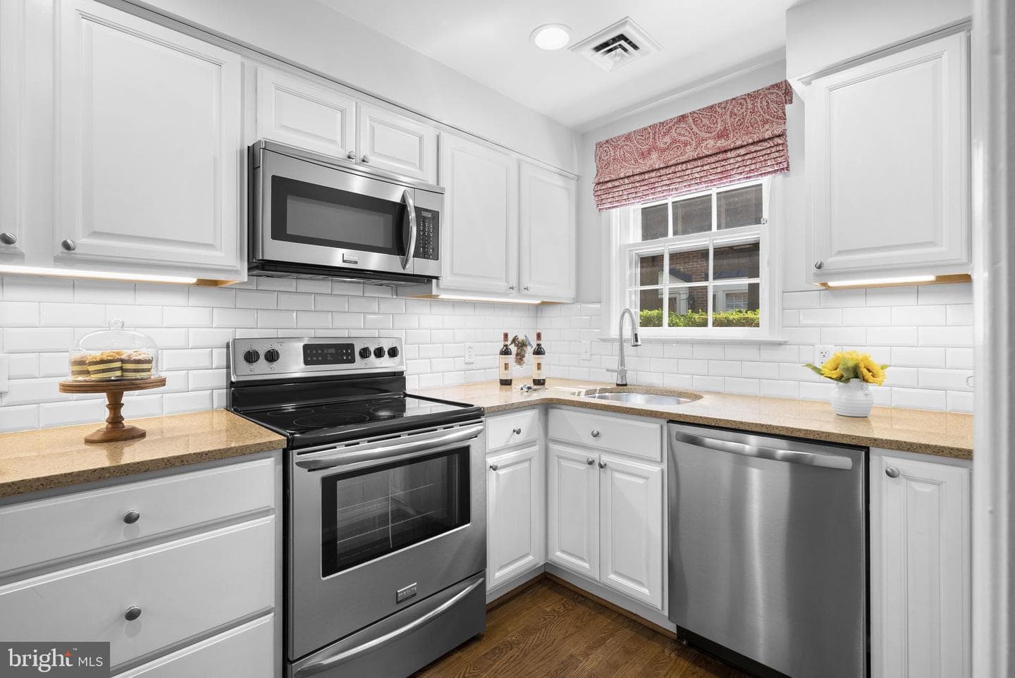 668 S Columbus Street photo 4