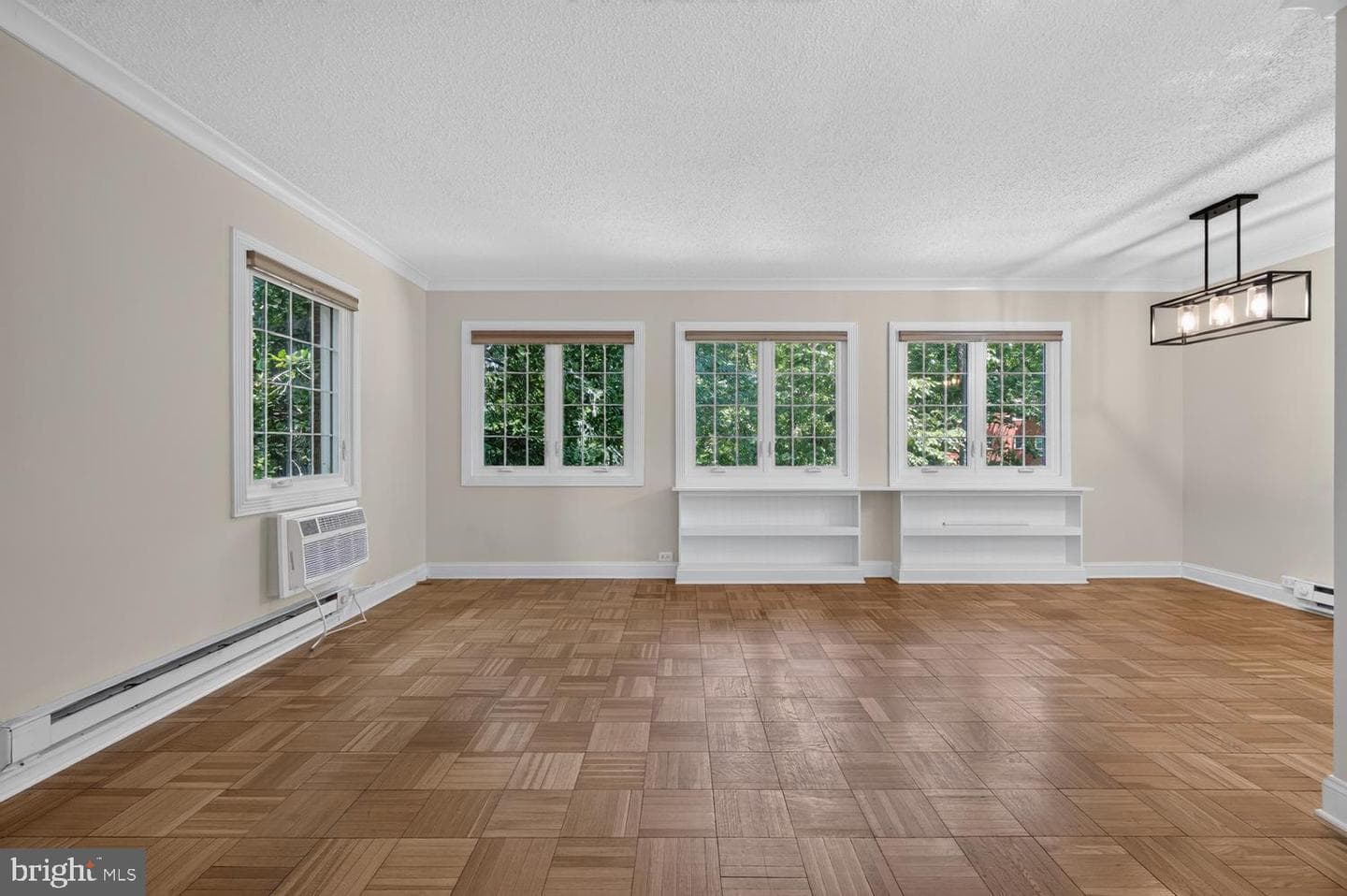 1557 Mount Eagle photo 12