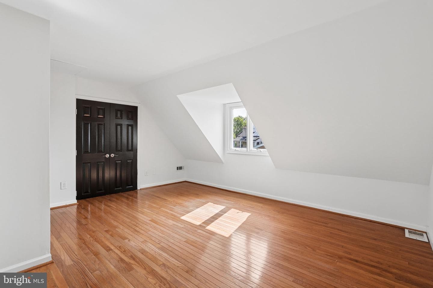 109 King Henry Court photo 21